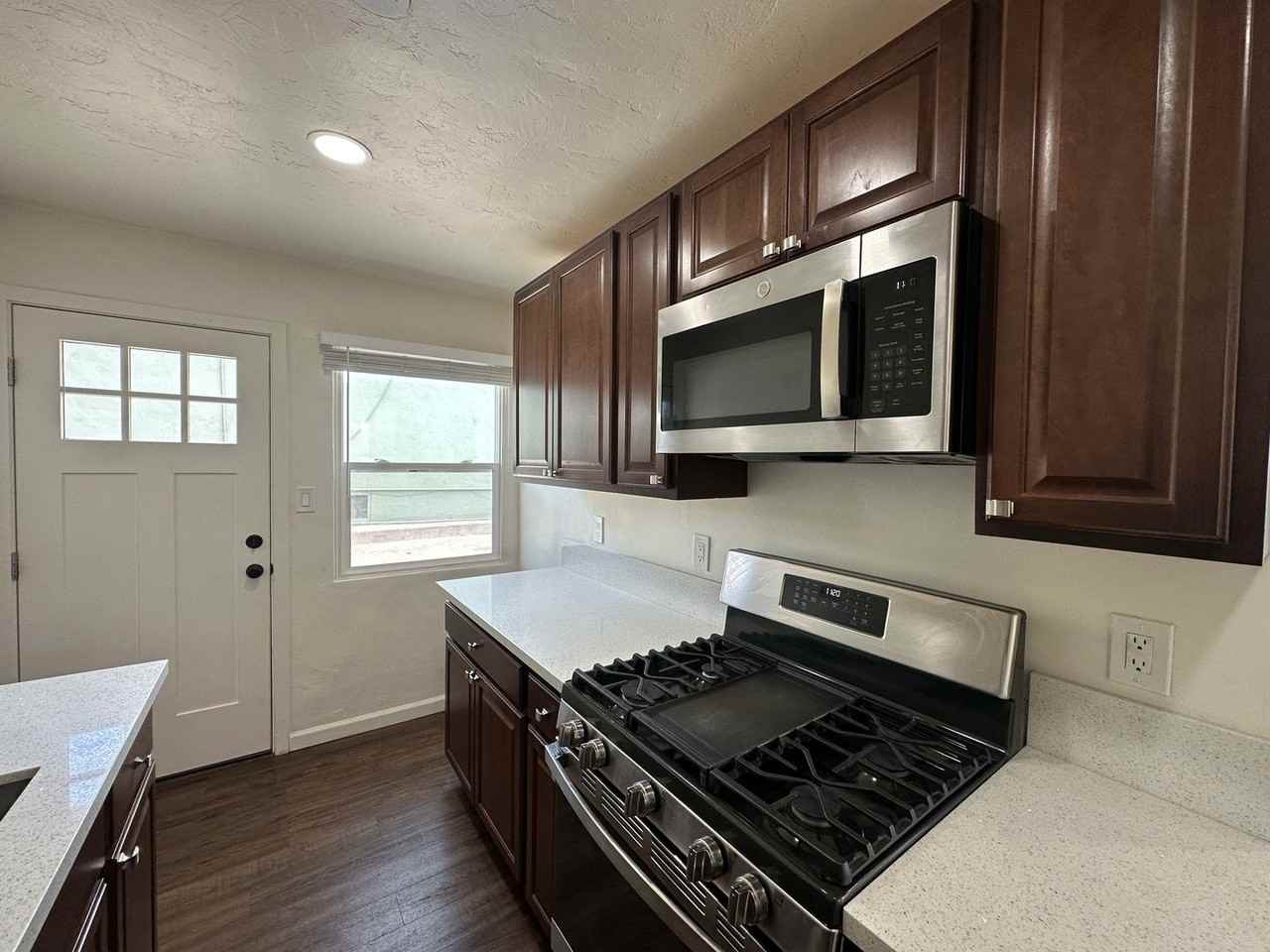 1849 Edgemont St - Photo 4 of 14