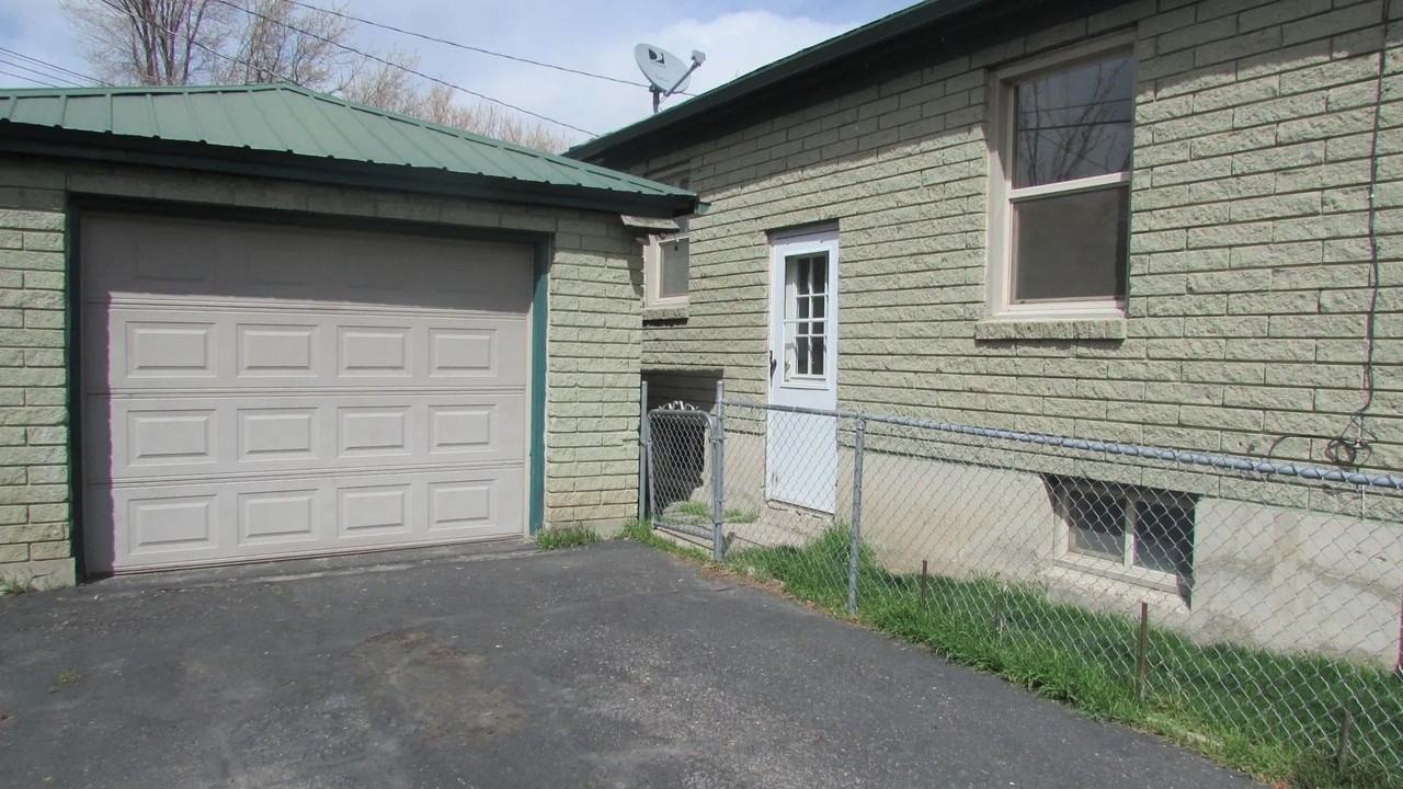 1456 E Elm St - Photo 4 of 29
