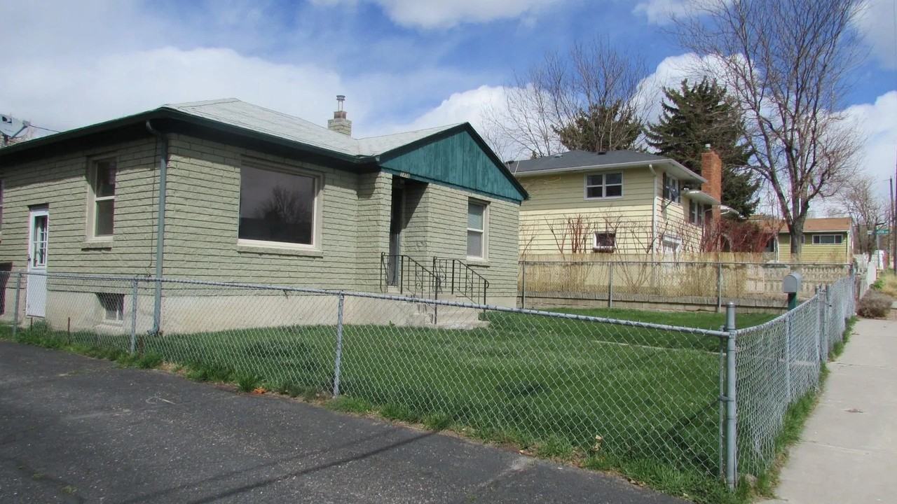 1456 E Elm St - Photo 5 of 29