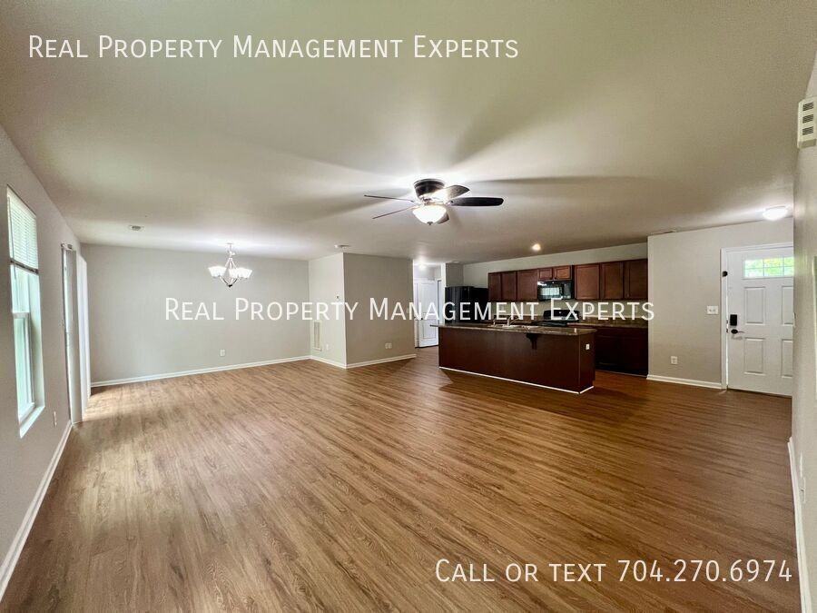 1819 Hooper Ct - Photo 5 of 16