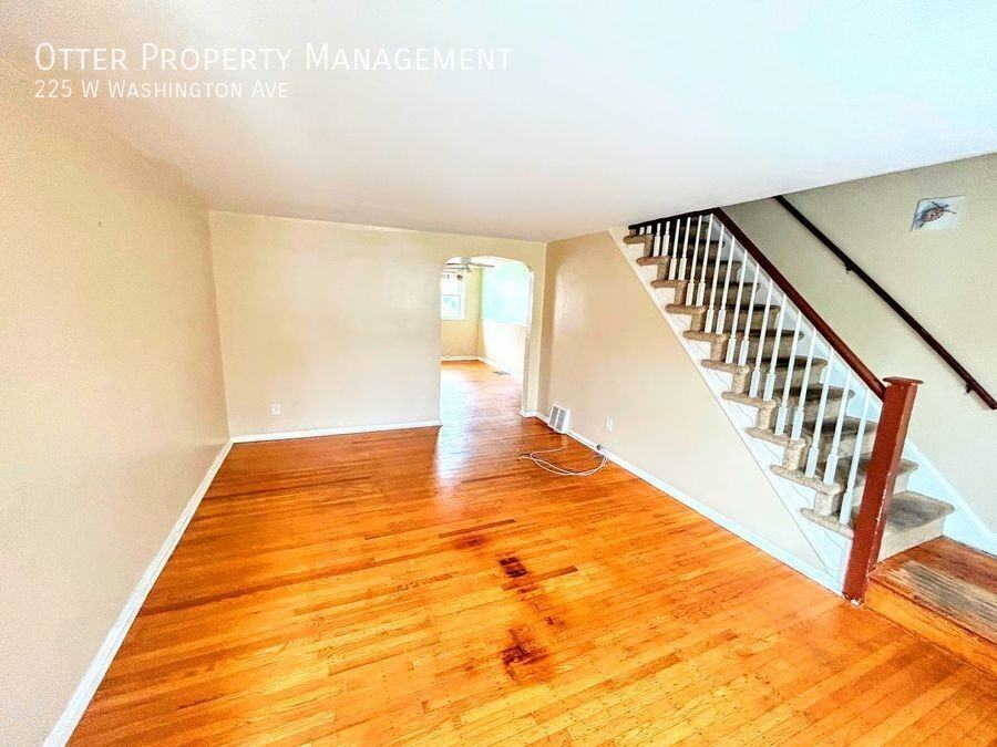 225 W Washington Ave - Photo 4 of 27