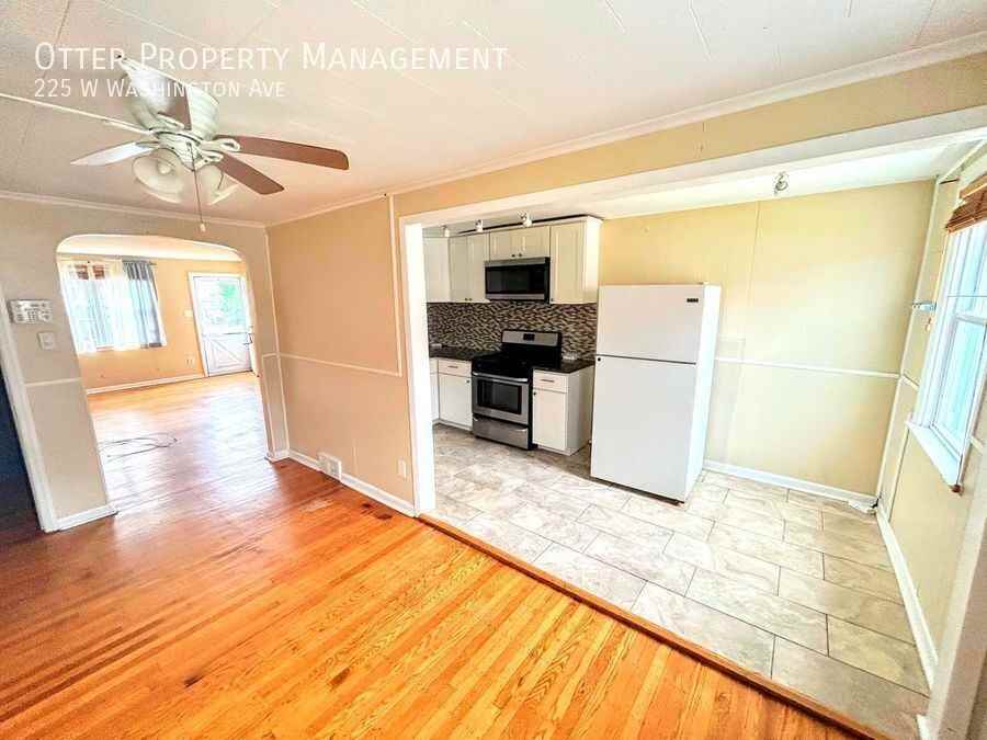225 W Washington Ave - Photo 6 of 27
