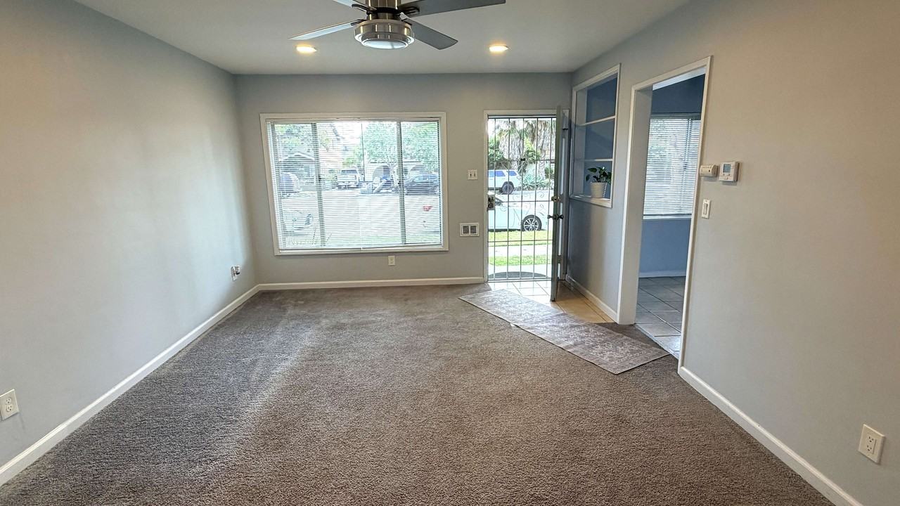 4827 Pacific Ave #1 - Photo 4 of 18