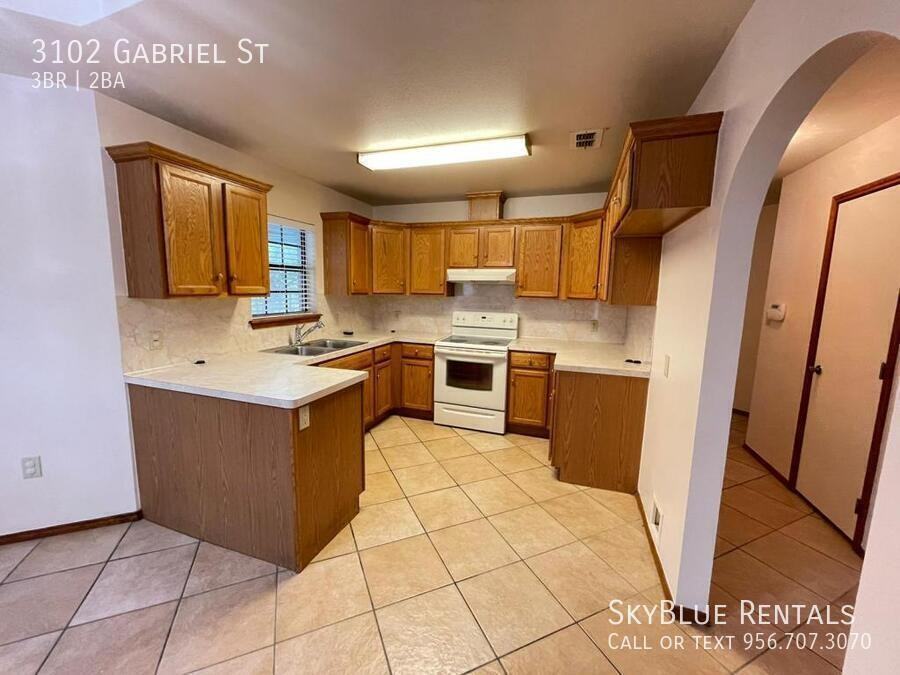 3102 Gabriel St - Photo 2 of 13