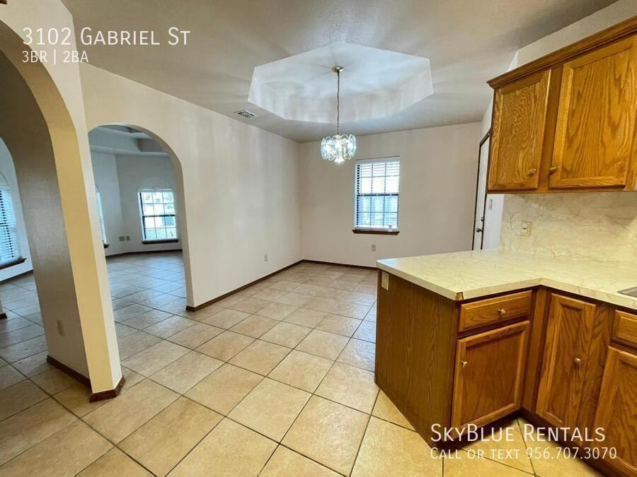 3102 Gabriel St - Photo 4 of 13