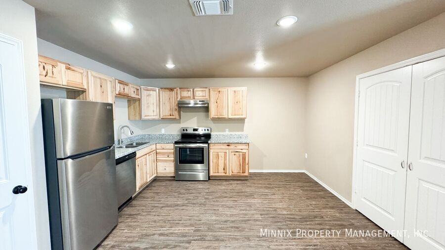 2516 N Avenue O - Photo 3 of 19