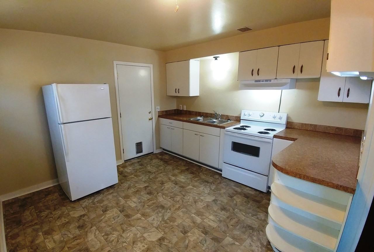 1556 Mckinley St - Photo 6 of 14
