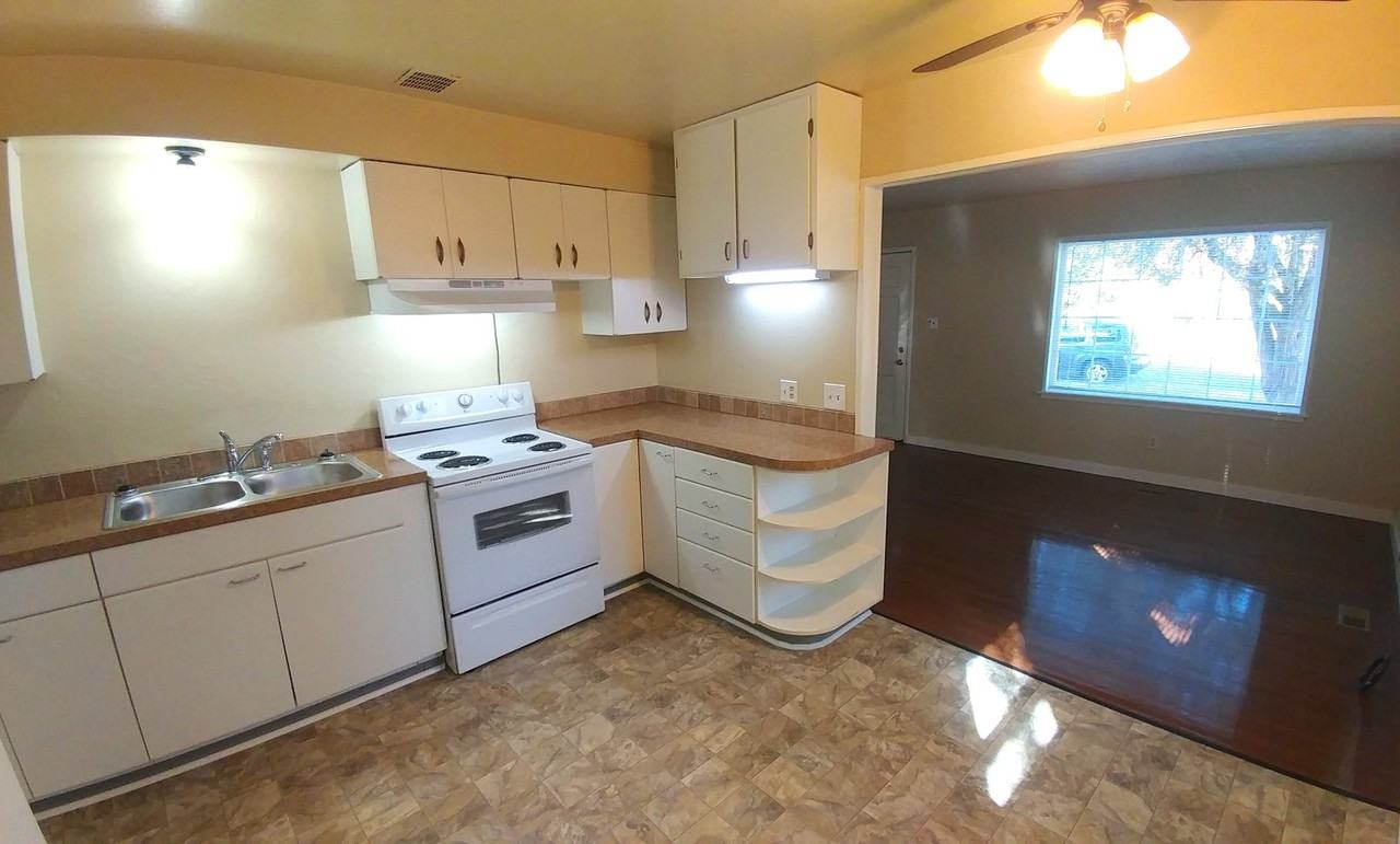 1556 Mckinley St - Photo 7 of 14