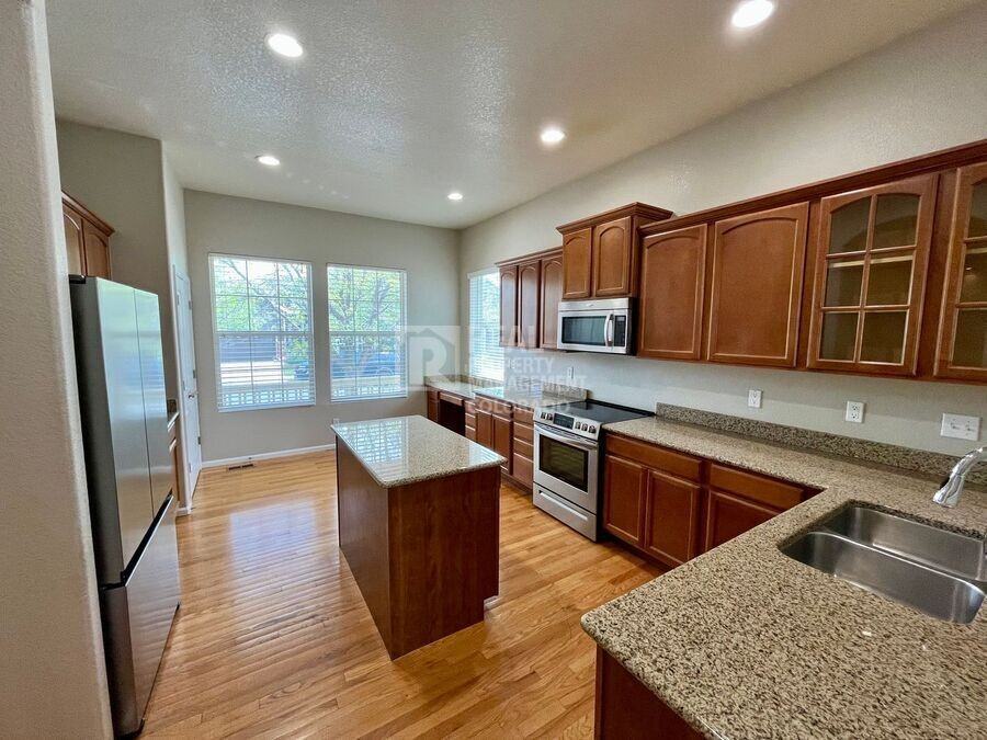 10261 Rifle St - Photo 3 of 23