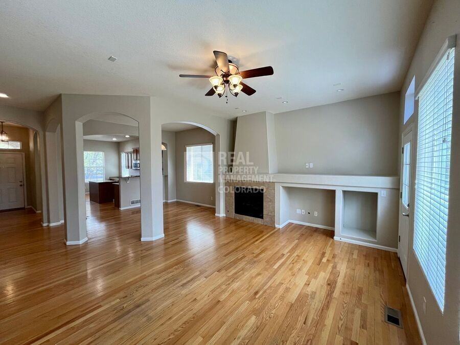 10261 Rifle St - Photo 5 of 23