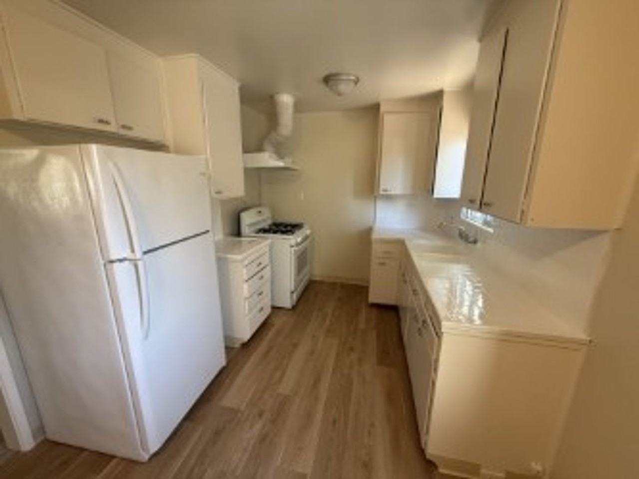 450 N Fair Oaks Ave - Photo 4 of 12