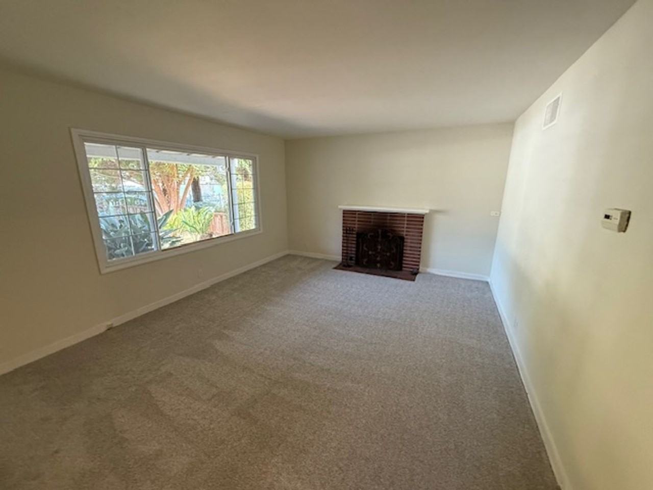 450 N Fair Oaks Ave - Photo 5 of 12