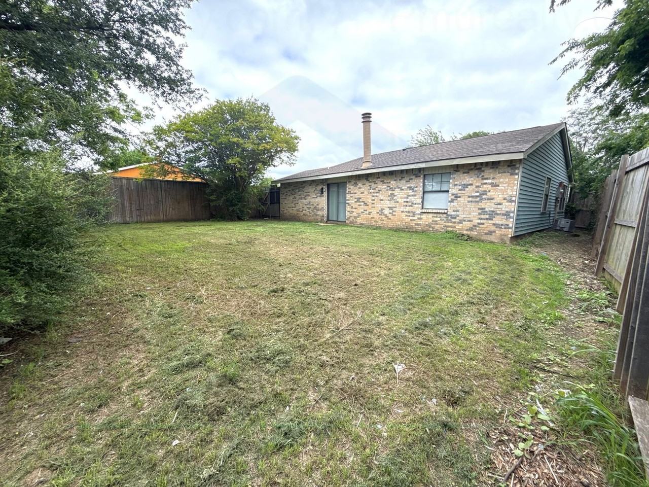 439 Jones St - Photo 2 of 15