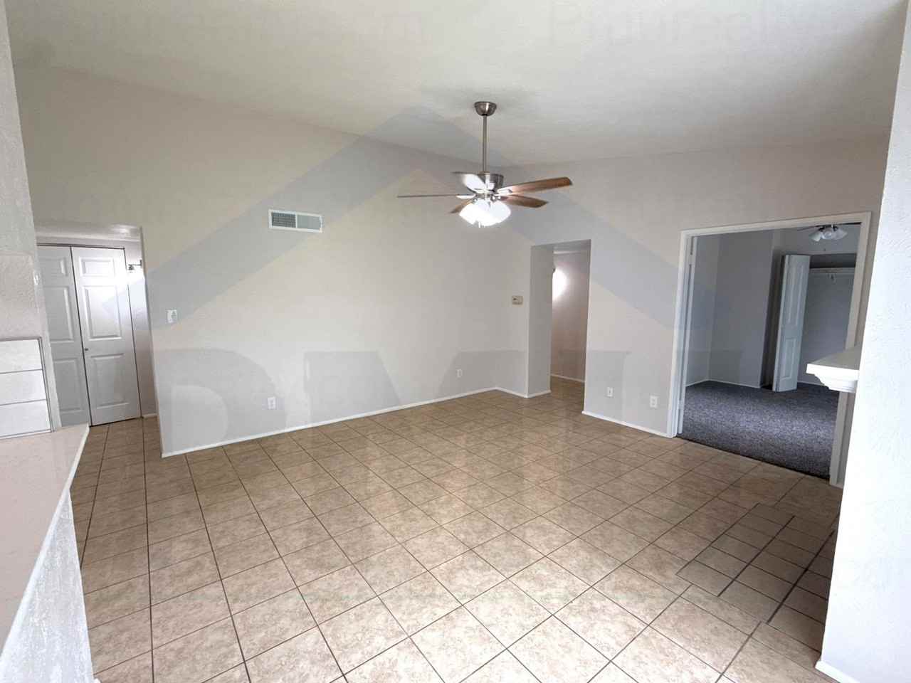 439 Jones St - Photo 5 of 15