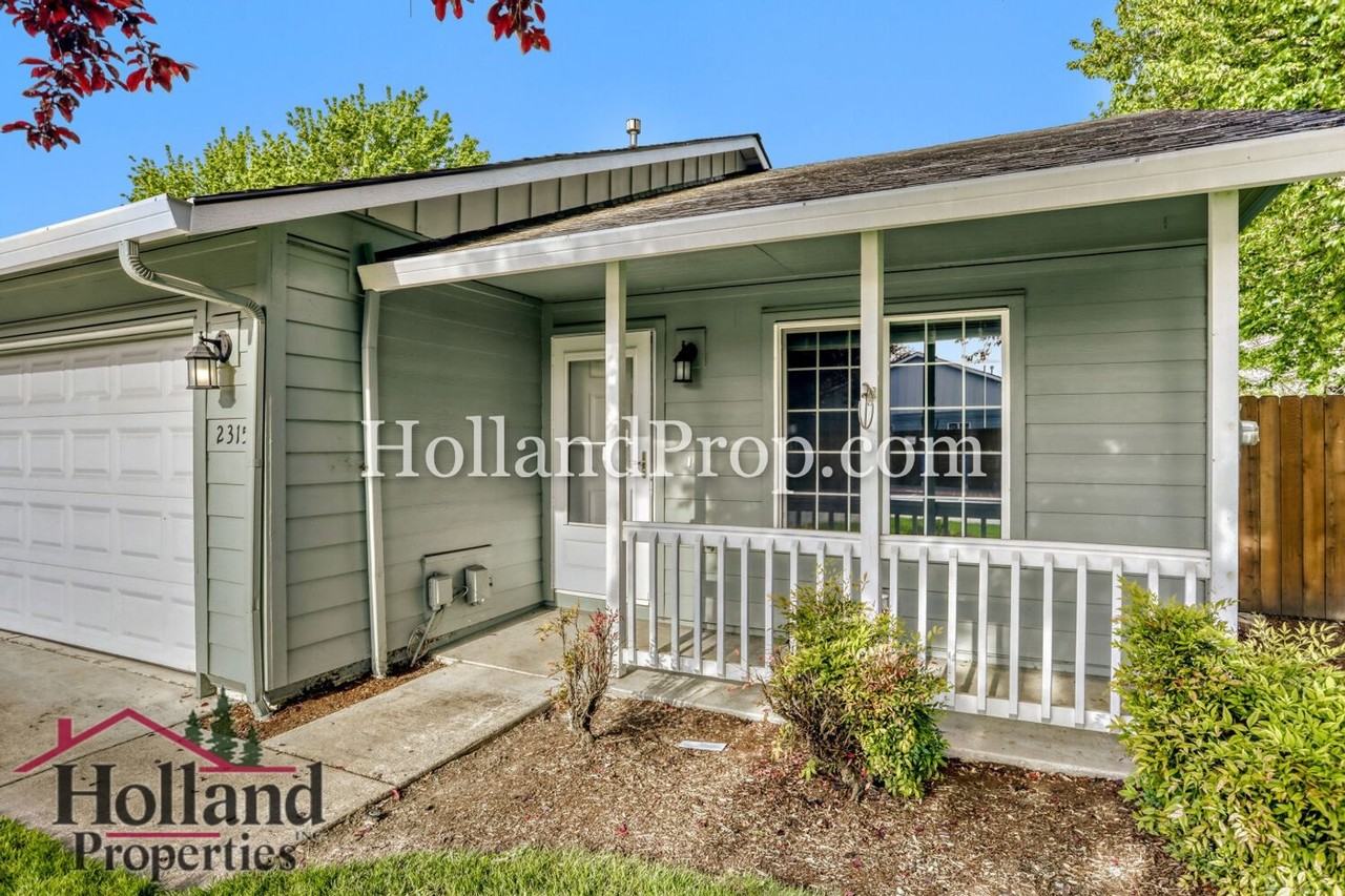 2315 Se 61st Ln - Photo 4 of 20