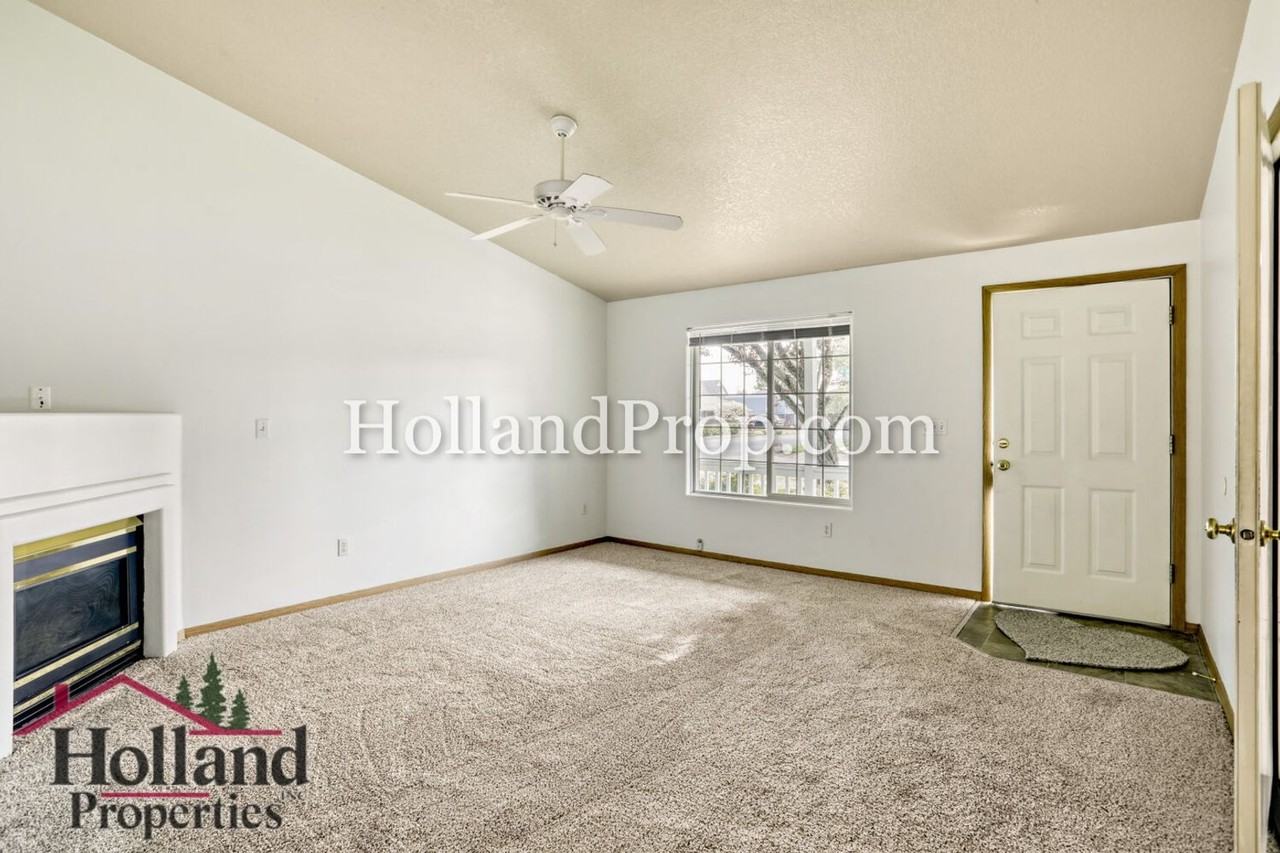 2315 Se 61st Ln - Photo 5 of 20