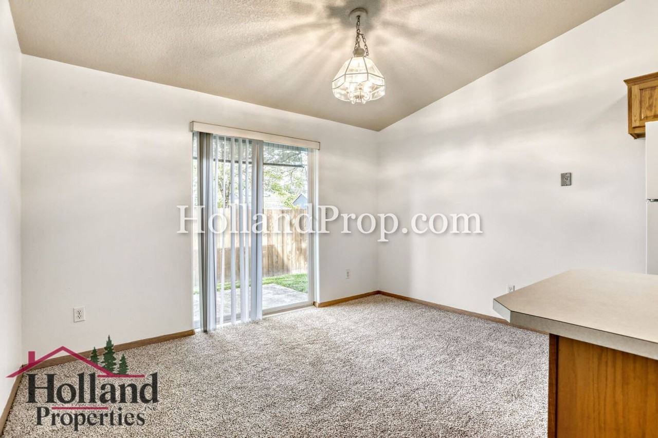 2315 Se 61st Ln - Photo 7 of 20
