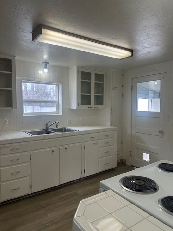 726 N 11th Ave - Photo 7 of 25