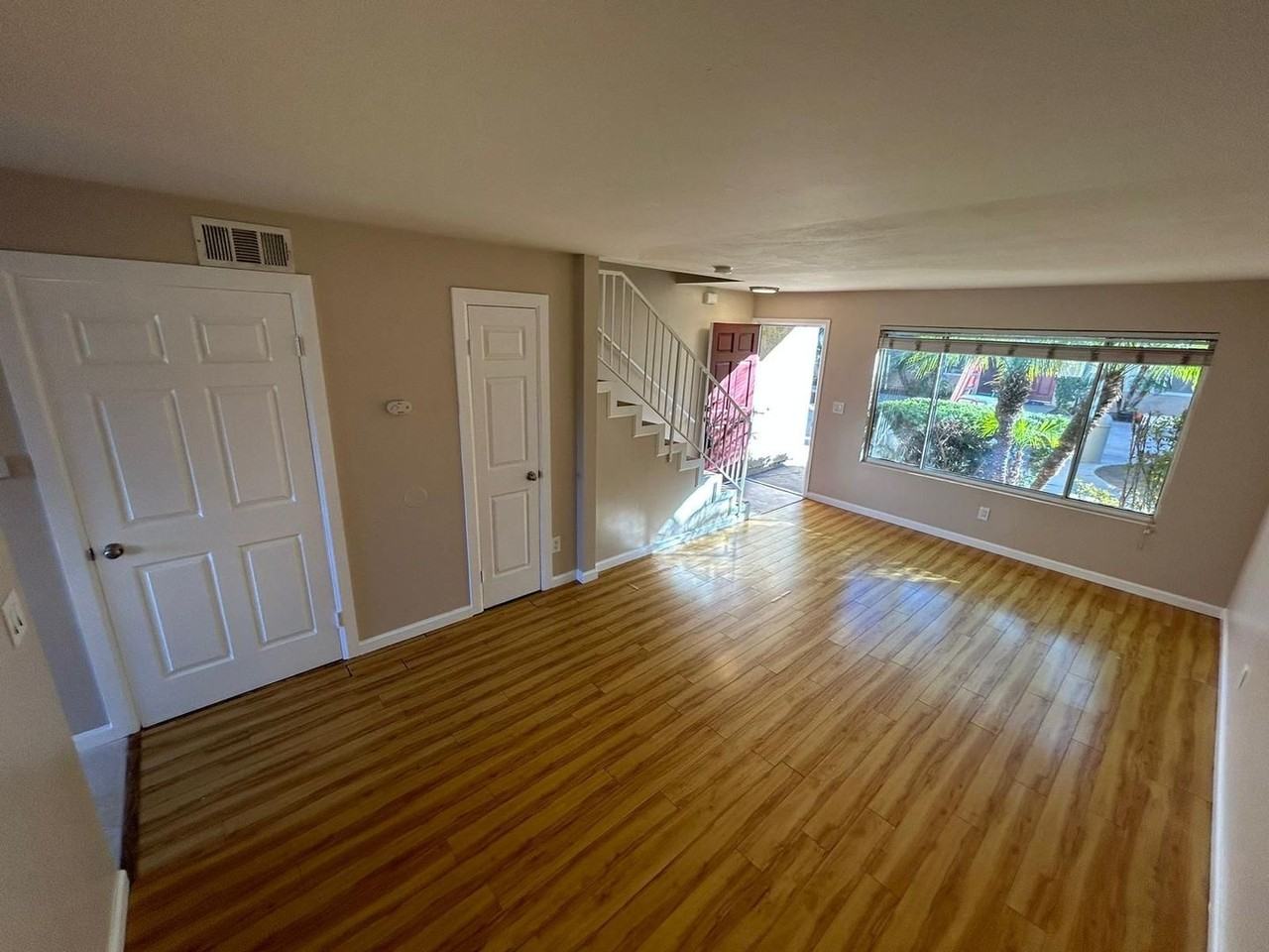 309 S Mollison Ave #4 - Photo 4 of 18