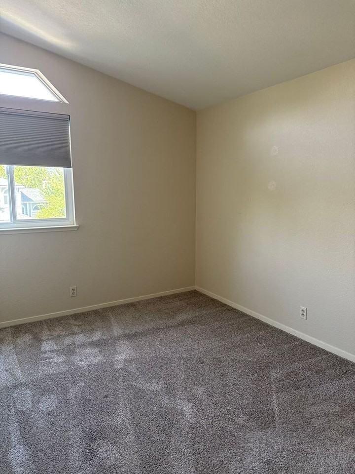 7575 Lighthouse Ln - Photo 7 of 18