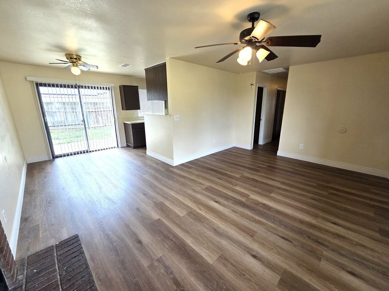 1051 Salisbury St - Photo 2 of 11