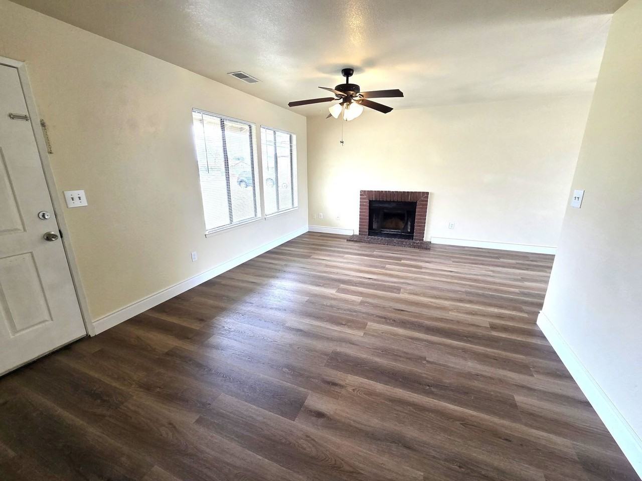 1051 Salisbury St - Photo 3 of 11