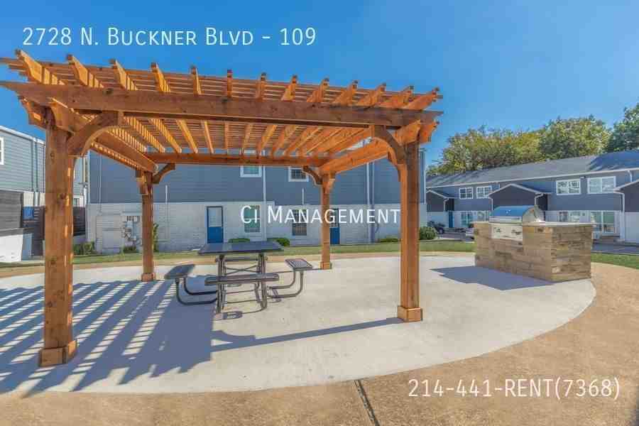 2728 N Buckner Blvd #109 - Photo 6 of 11