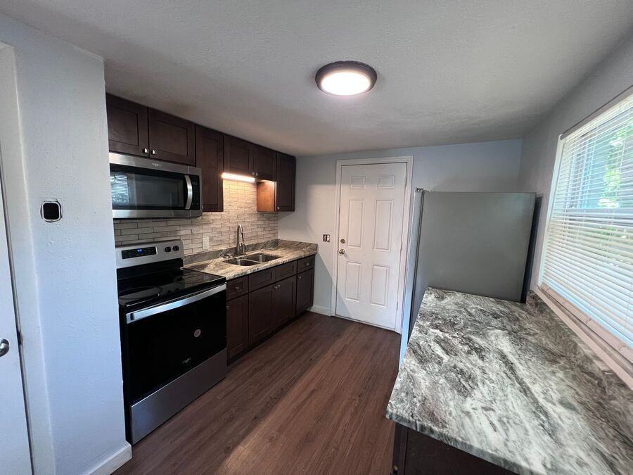 9314 Eastfield Rd #B - Photo 3 of 6