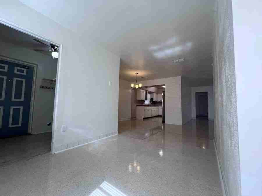 2525 Maple Ave - Photo 2 of 10