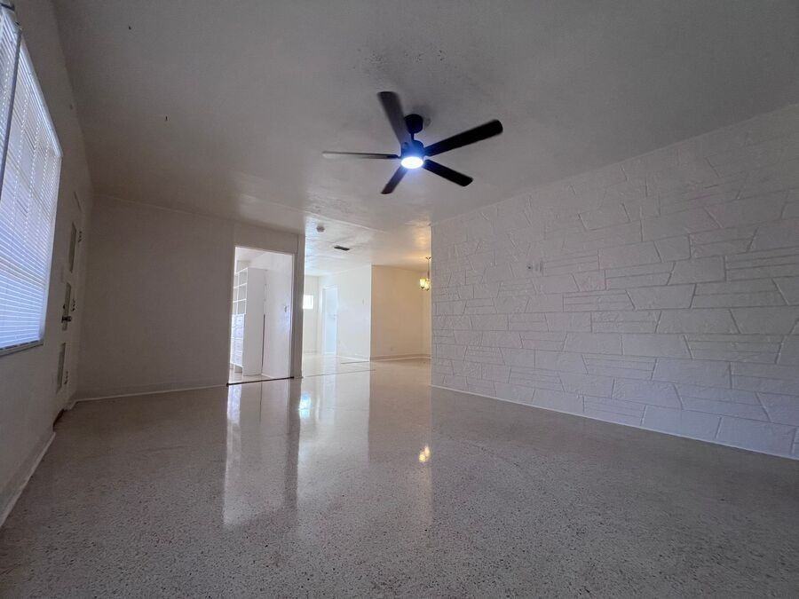 2525 Maple Ave - Photo 3 of 10