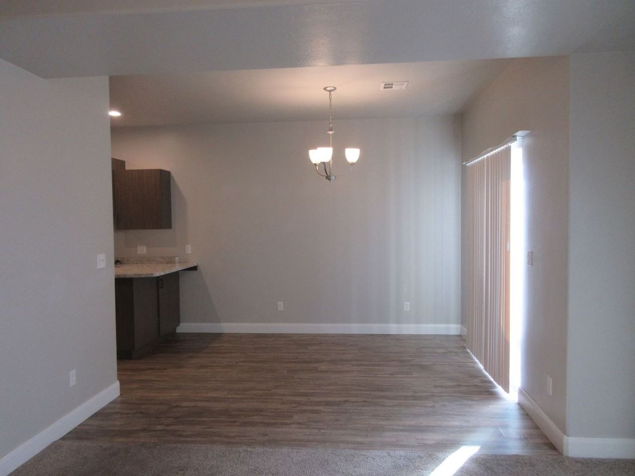 352 W 400 N - Photo 4 of 16