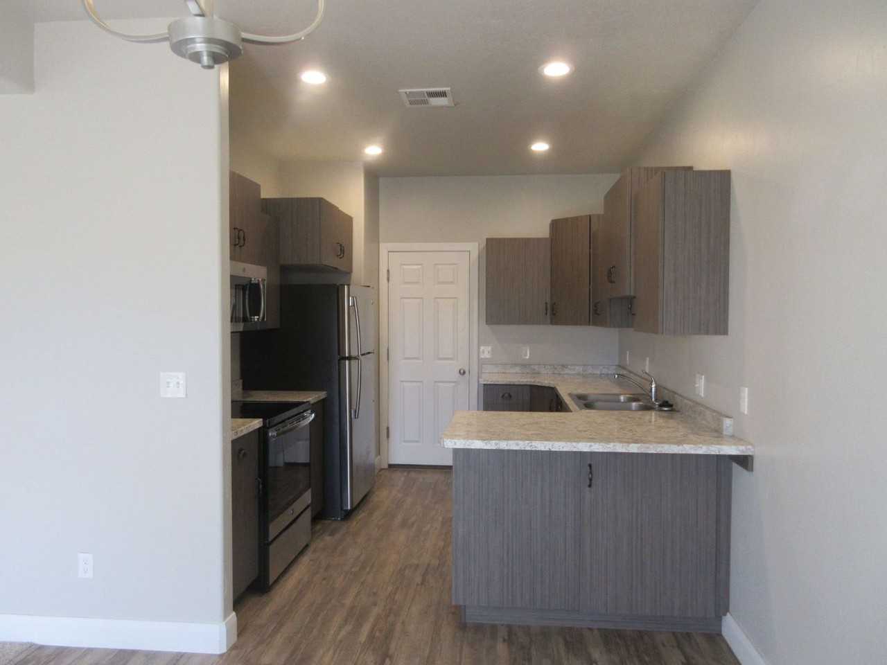 352 W 400 N - Photo 5 of 16
