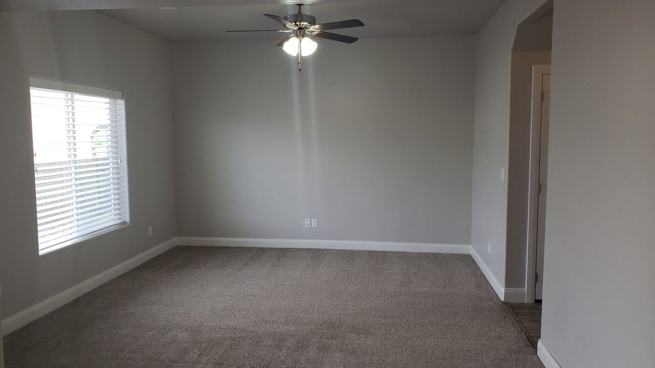 352 W 400 N - Photo 6 of 16