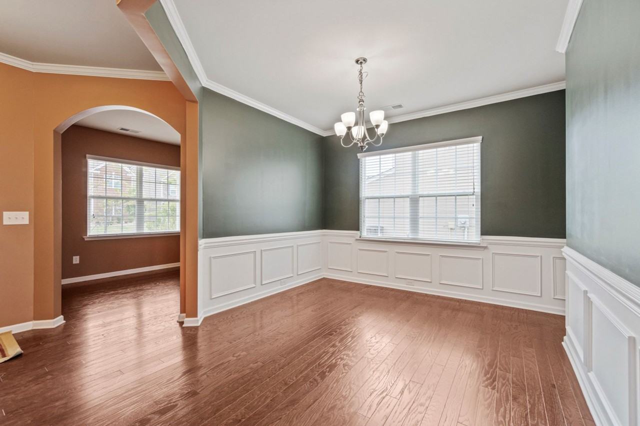 7914 Kelburn Ln - Photo 6 of 47