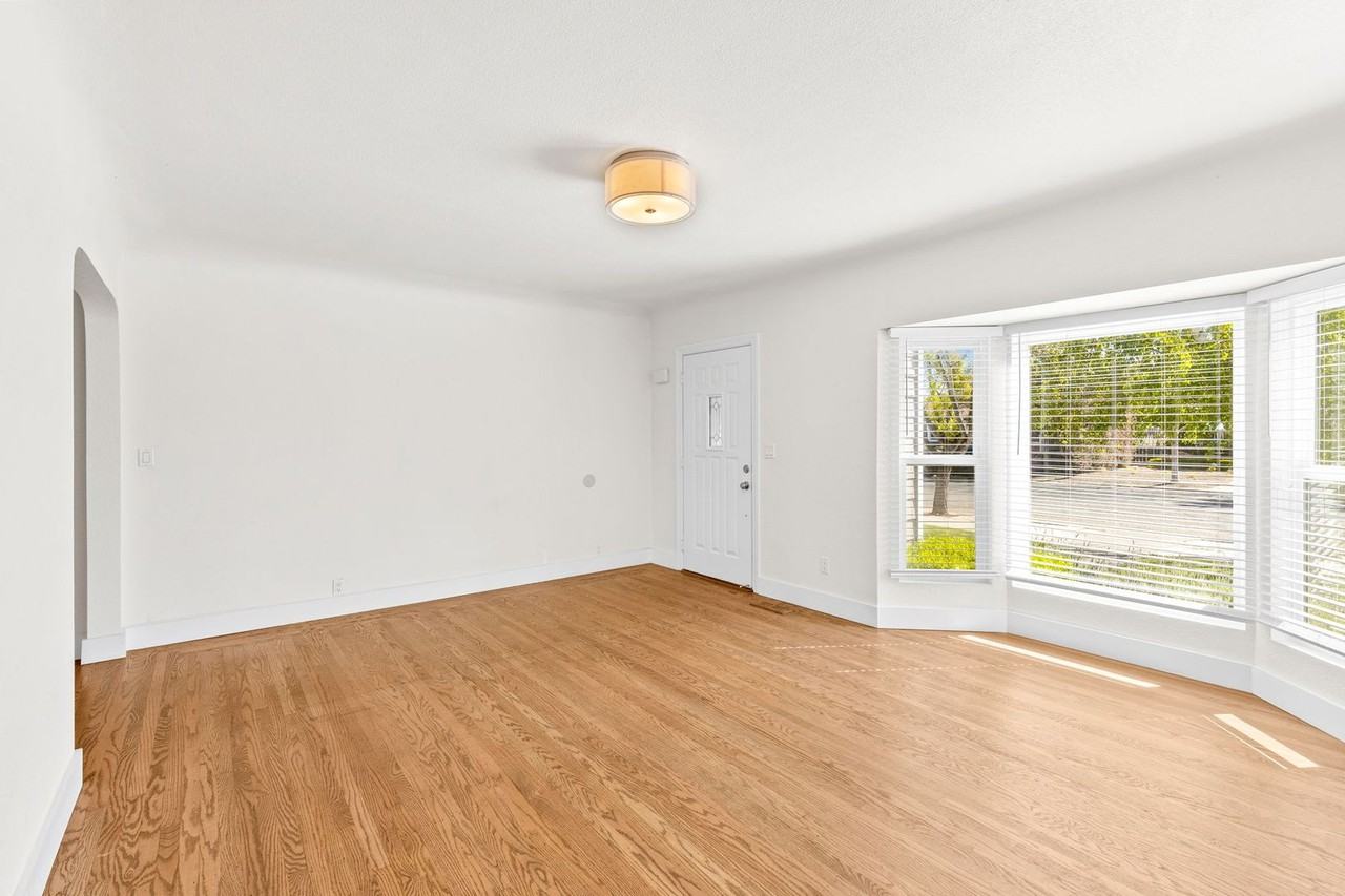 125 S Seymour St - Photo 5 of 50