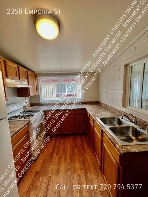 2358 Emporia St - Photo 5 of 8