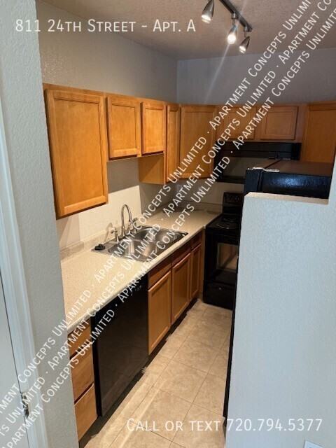 811 24th St #A - Photo 2 of 9