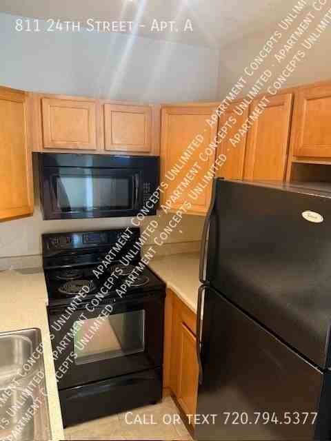 811 24th St #A - Photo 3 of 9