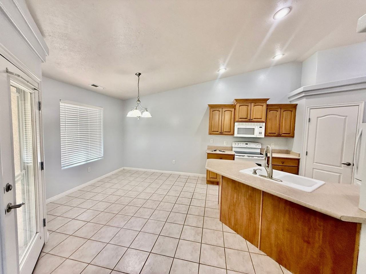 199 W 2025 S #38 - Photo 5 of 19