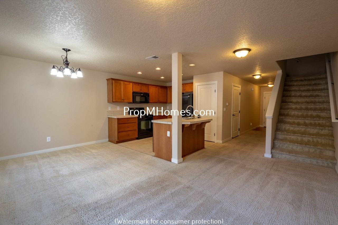 259 N Cedar St - Photo 2 of 17