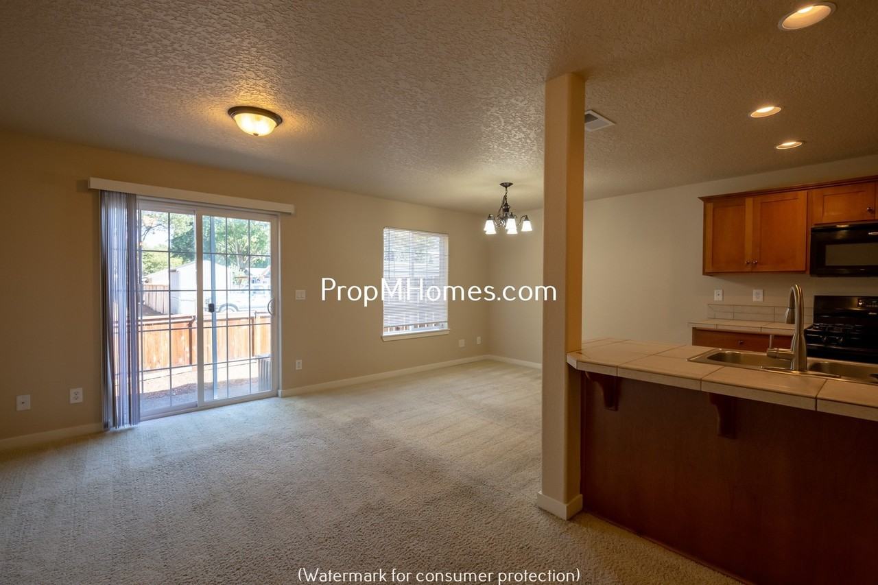 259 N Cedar St - Photo 5 of 17