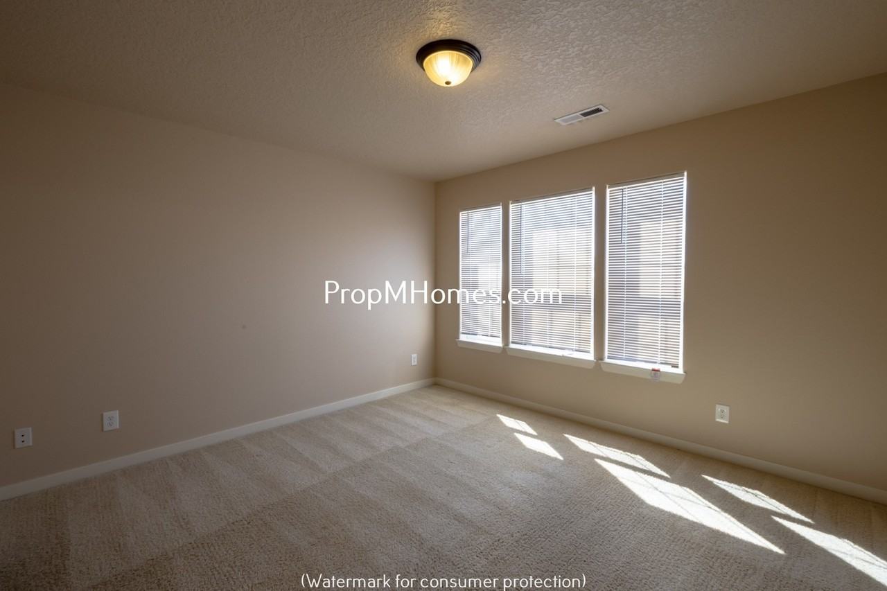 259 N Cedar St - Photo 6 of 17
