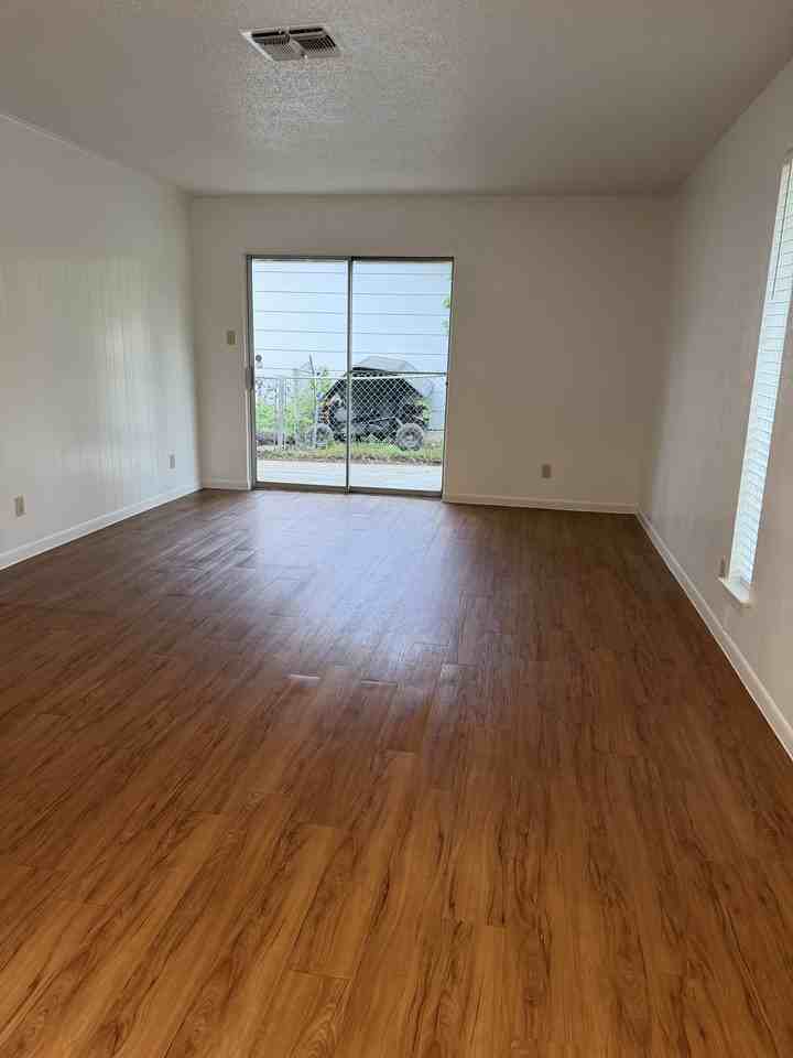 4714 Creek Bend Dr #1 - Photo 4 of 34
