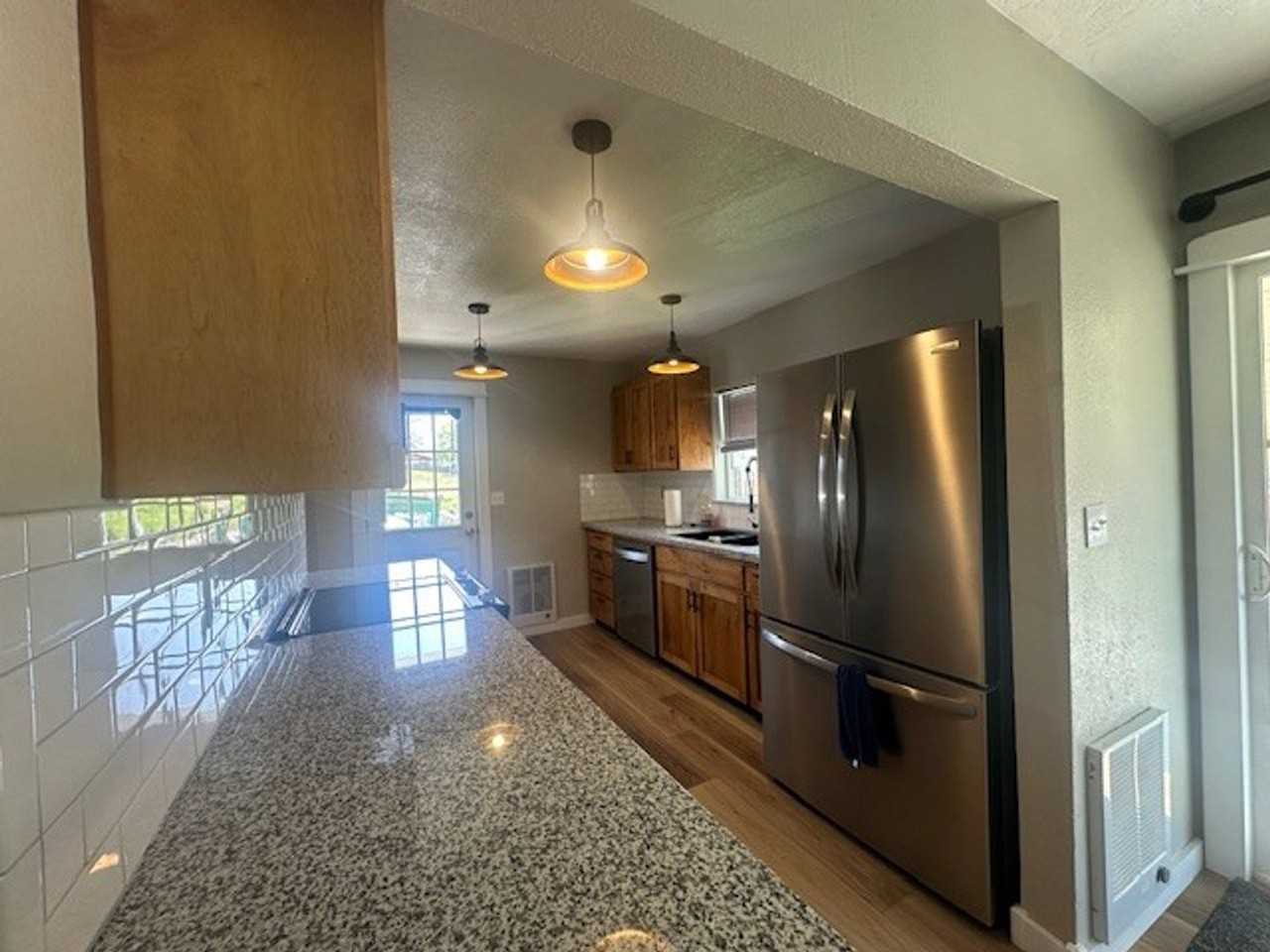 245 Ne 7th St - Photo 4 of 20