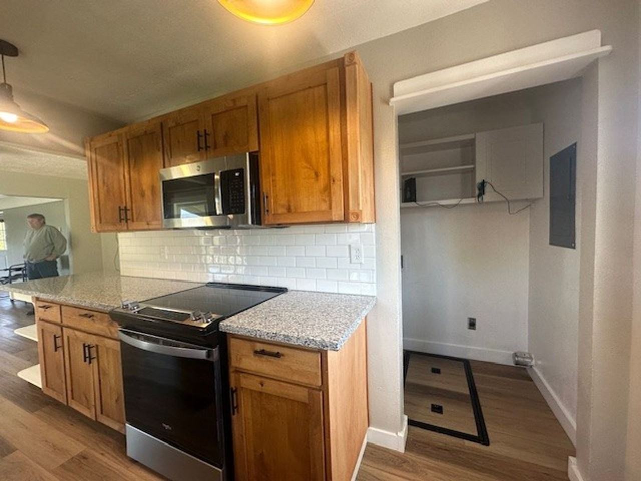 245 Ne 7th St - Photo 5 of 20