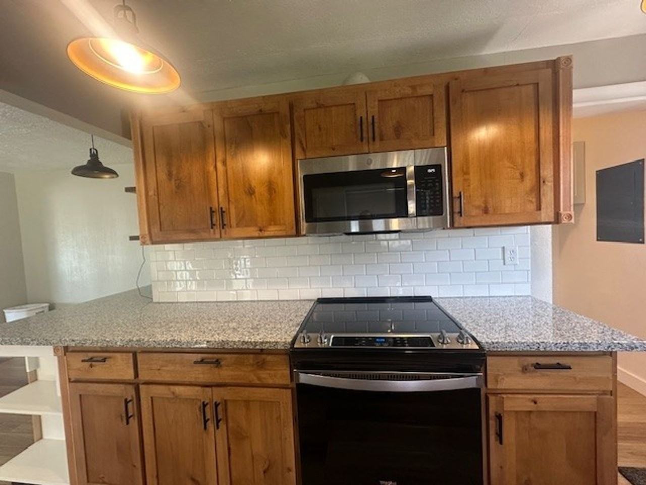 245 Ne 7th St - Photo 7 of 20