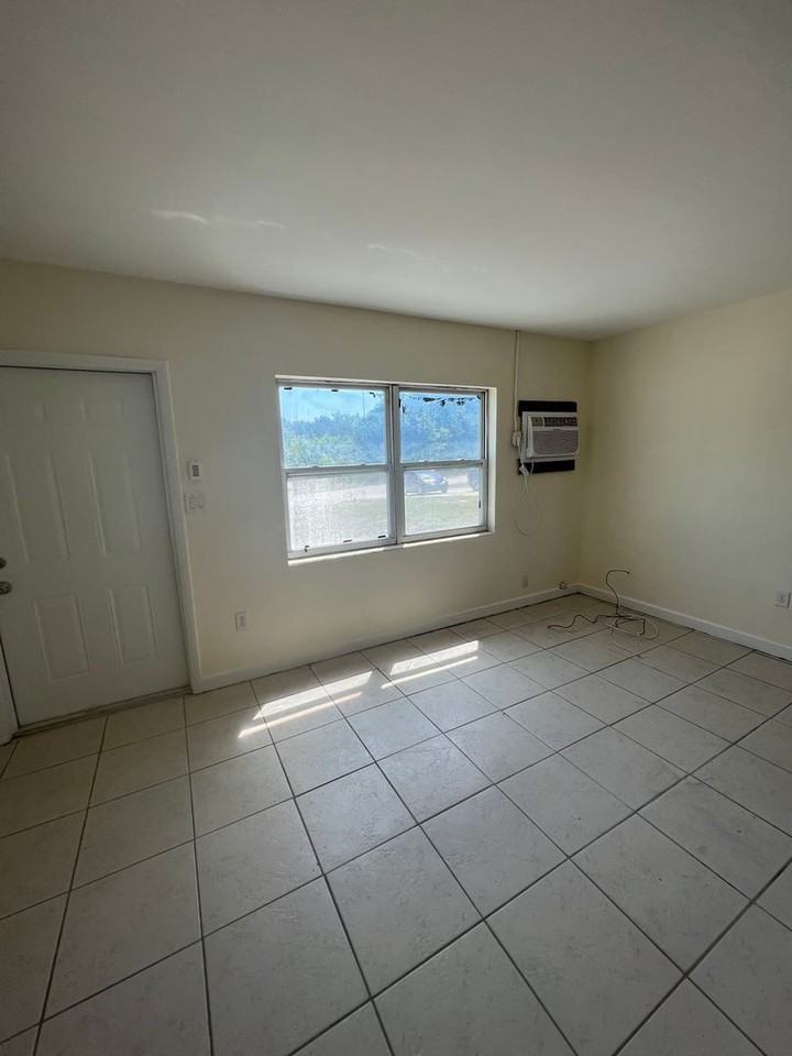 2343 Old Dixie Hwy Se - Photo 2 of 5