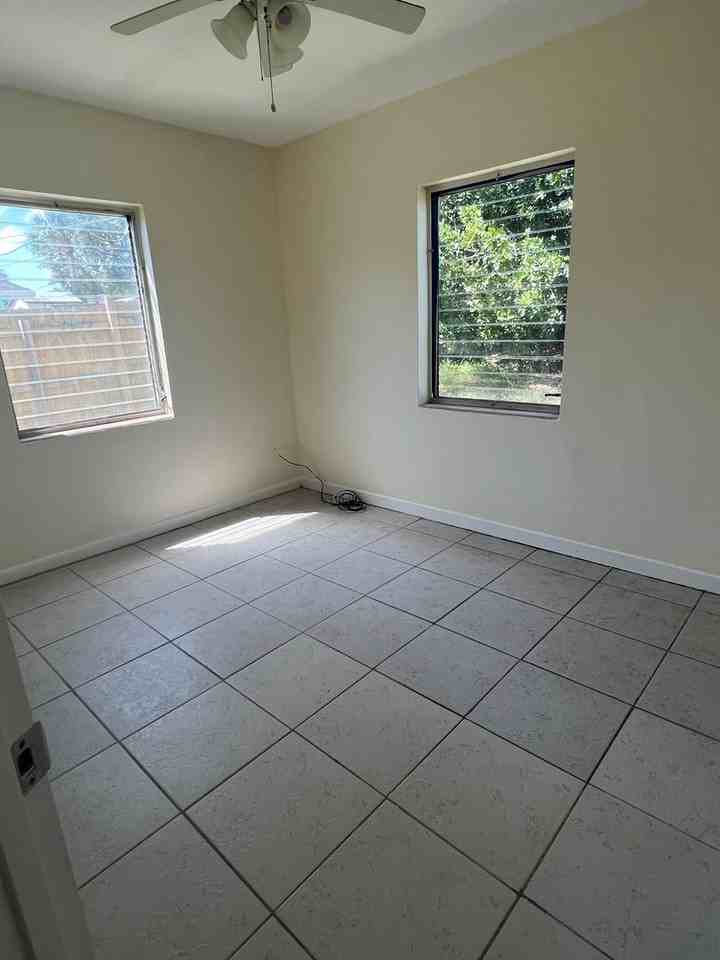 2343 Old Dixie Hwy Se - Photo 3 of 5