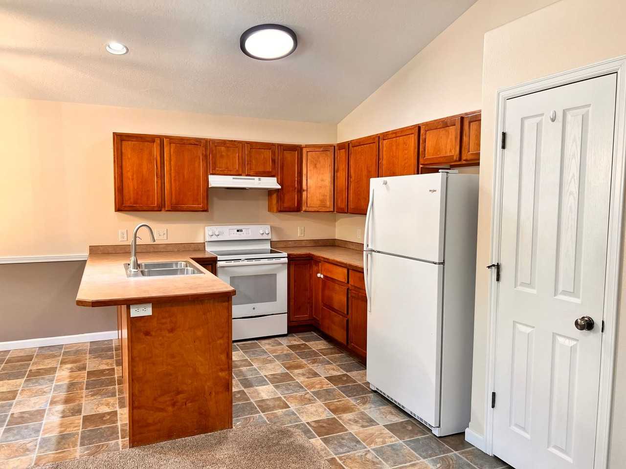 5204 Excalibur Way - Photo 7 of 27