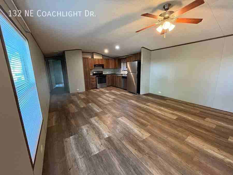 132 Ne Coachlight Dr - Photo 2 of 3